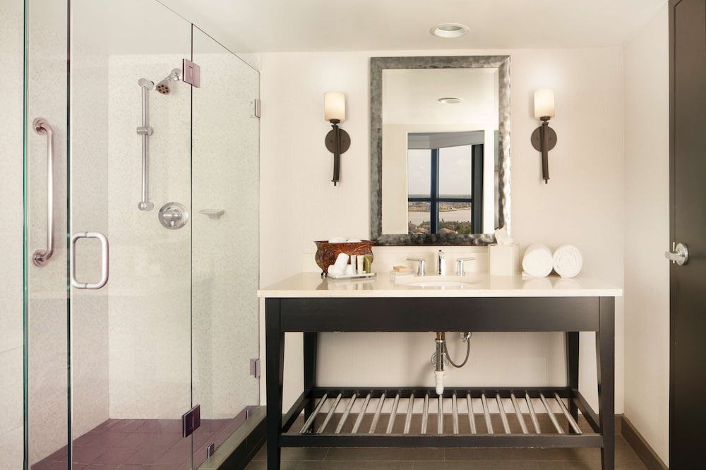 Junior Suite, 1 King Bed (Marina View) - Photo 9