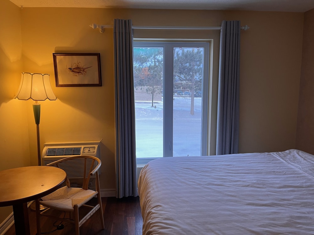 Classic Double Room, 2 Queen Beds photo 3