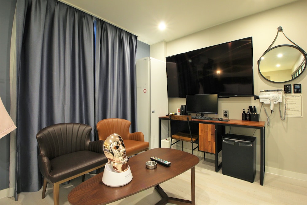 Suite - Photo 5