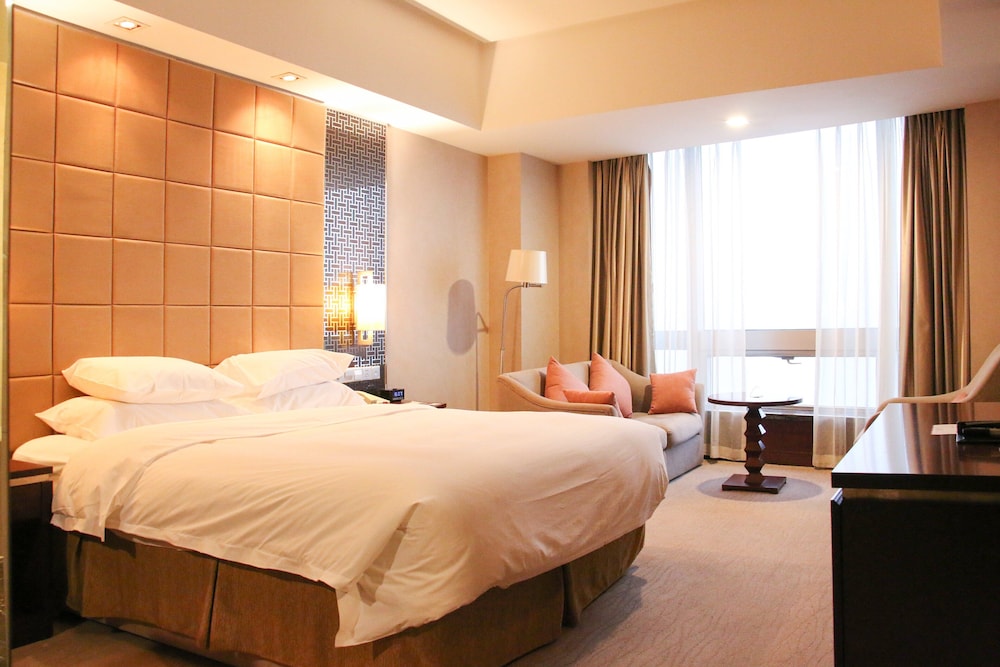 Club Room, 1 King Bed (Club Floor) - Photo 4