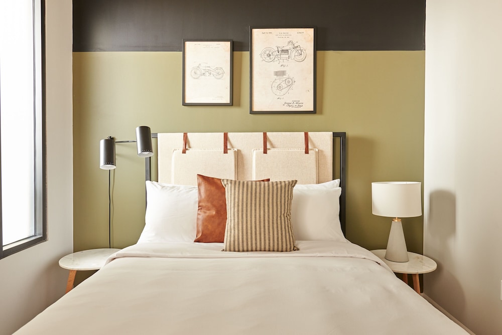 Deluxe Queen Suite with Sofa Bed (Self Check-in with Virtual Front Desk) photo 3