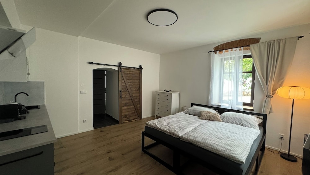 Deluxe Studio Suite