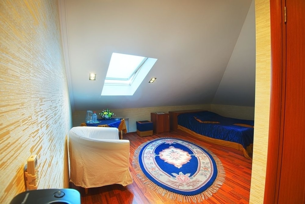 Economy Room, Mezzanine photo 2