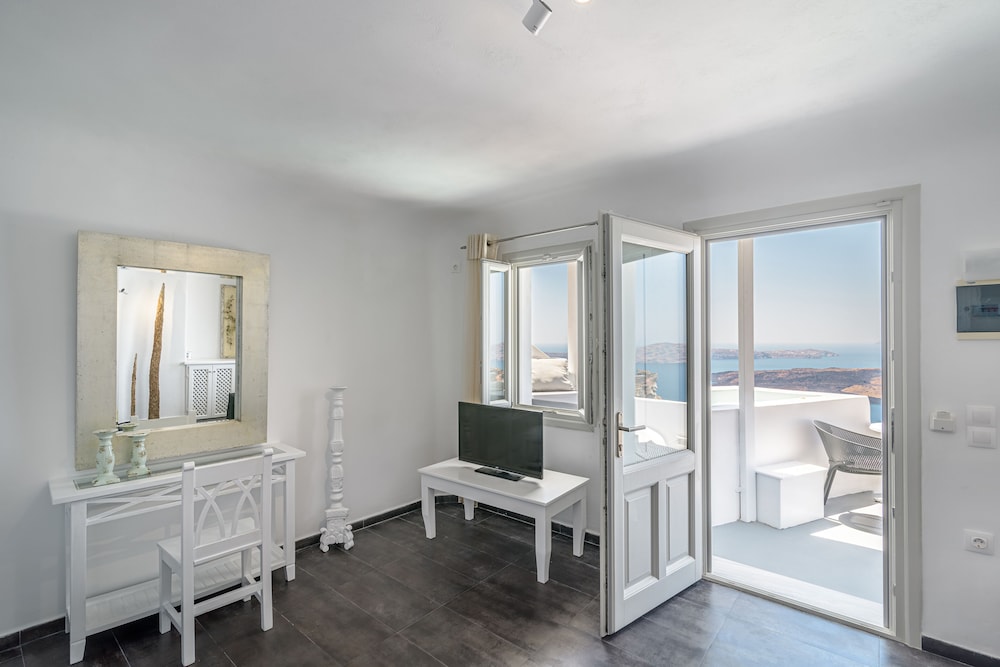Honeymoon Suite, Jetted Tub, Sea View, Caldera View - Photo 6