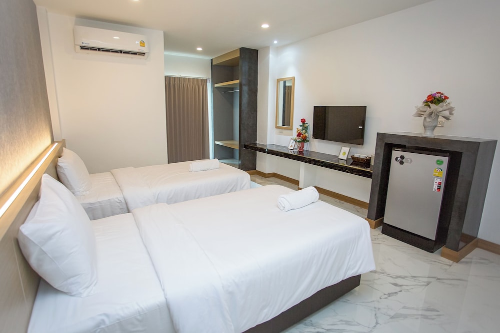 Standard Twin Room - Photo 11