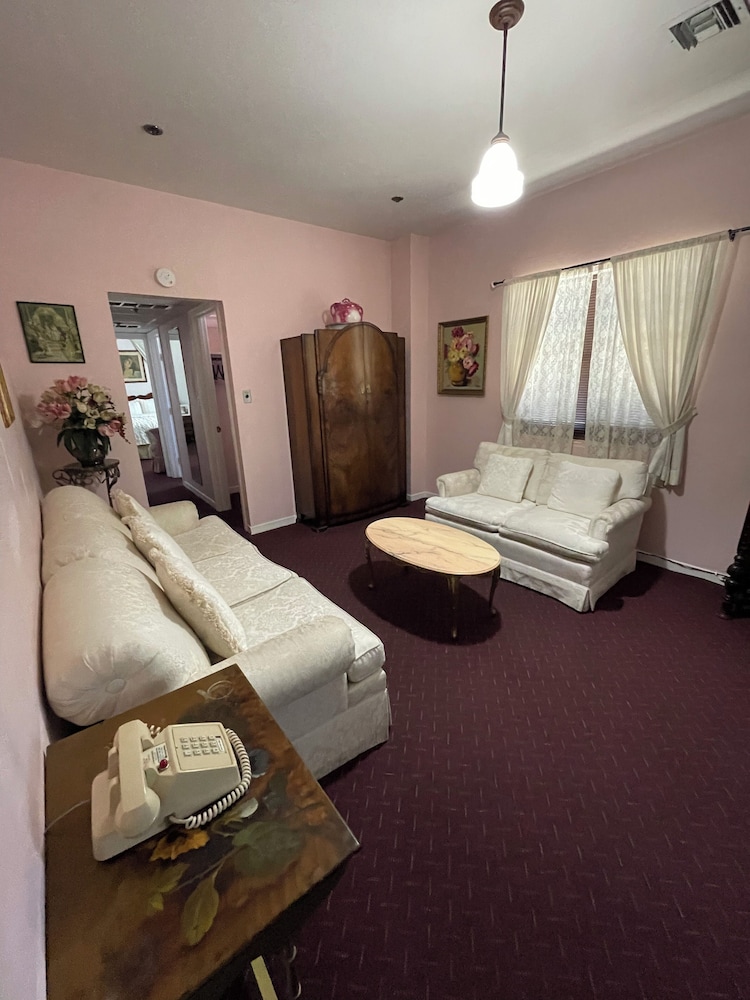 Superior Suite, 1 King Bed, Non Smoking, Kitchenette