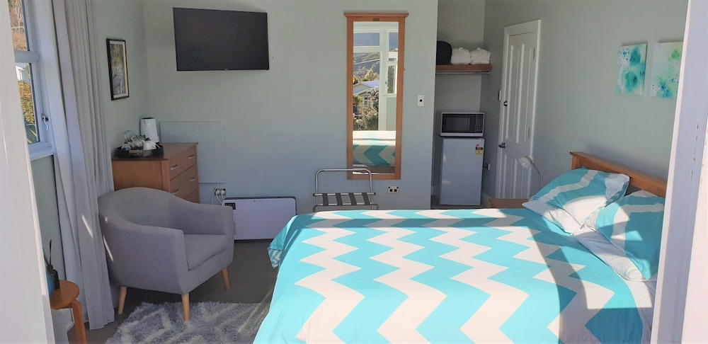 Bedroom 2 photo 3