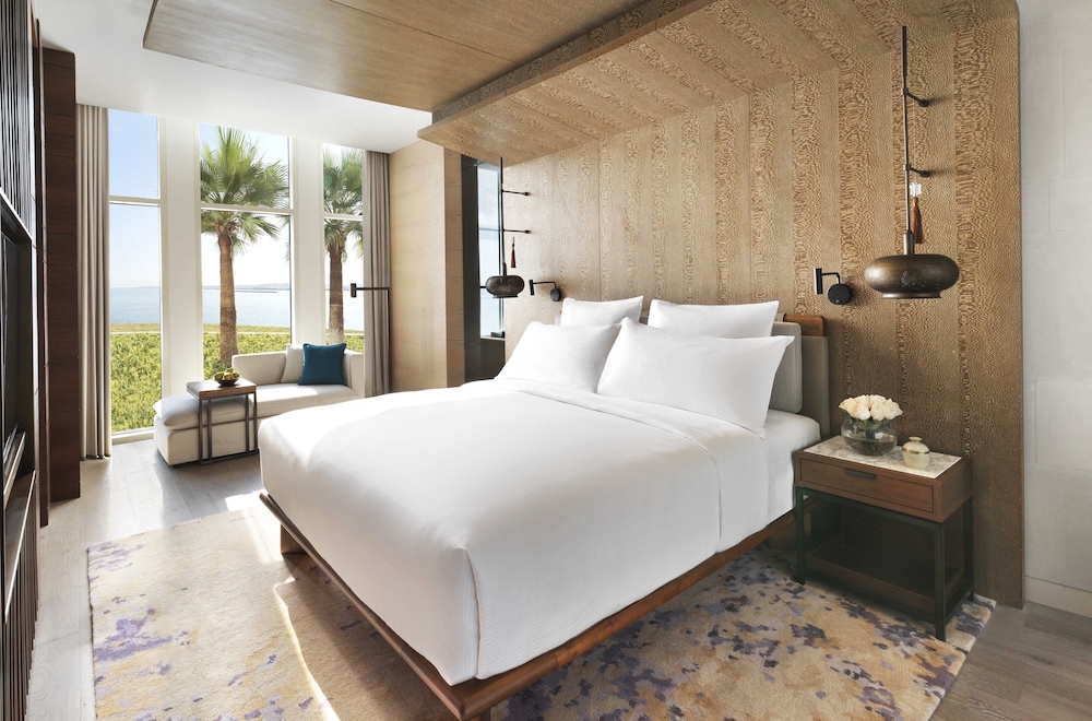 1 King 1 Bedroom Seafront Villa Club Lounge Access