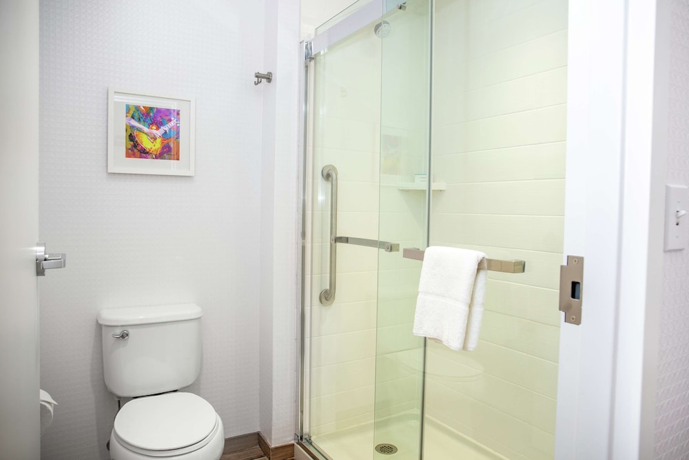 Suite, 1 King Bed, Accessible - Photo 5