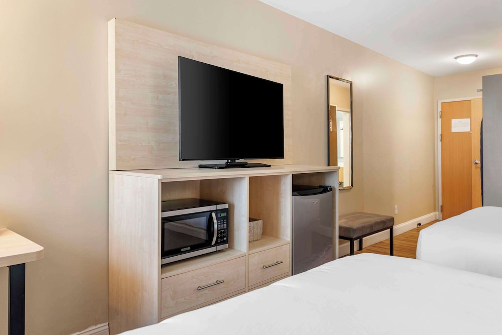 Standard Room, 2 Double Beds, Non Smoking - Photo 3