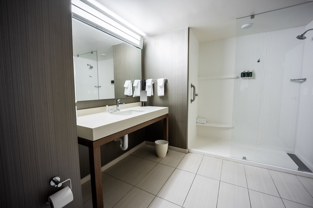 Room, 2 Queen Beds (Mobility/Hearing Accessible, Tub) - Photo 4