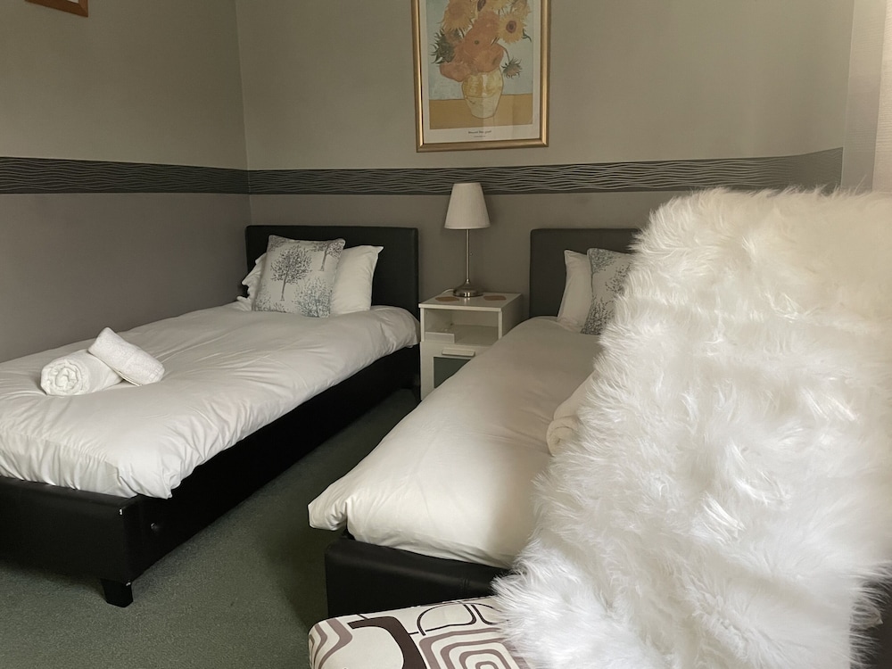 Twin Room, Shared Bathroom photo 2