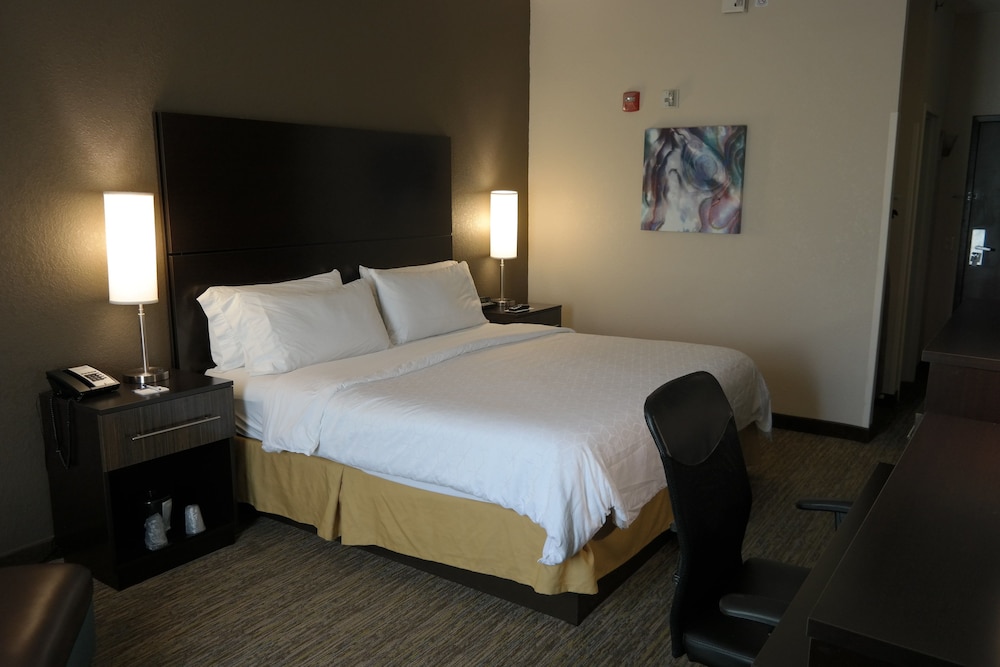Standard Room, 1 King Bed - Photo 1