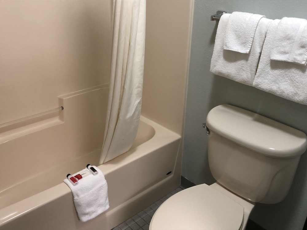1 King Bed, Non-Smoking - Photo 12
