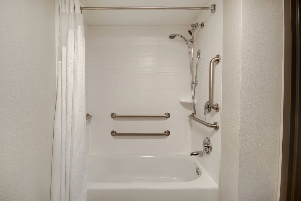 Standard Room, 1 King Bed, Accessible (Communication, Accessible Tub) - Photo 8