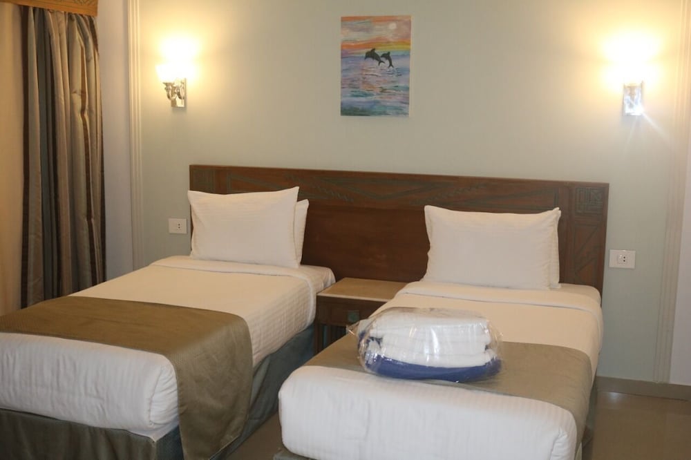Suite, 2 Bedrooms - Photo 12