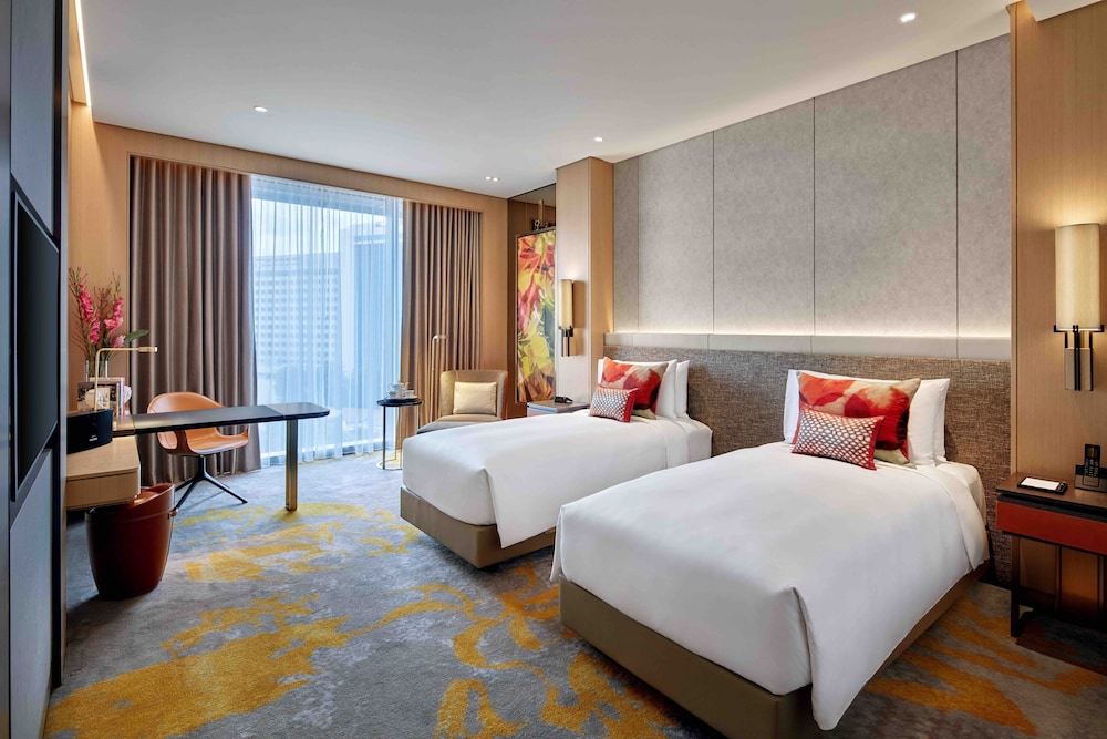 Family Room (1 King Bed and 2 Twin Beds)