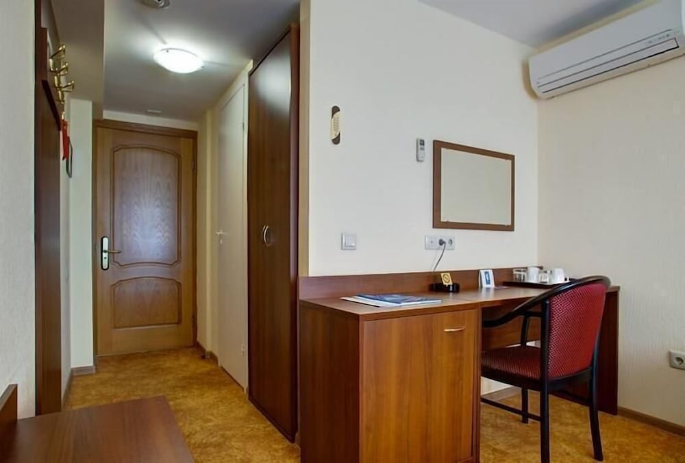 Standard Double or Twin Room photo 3