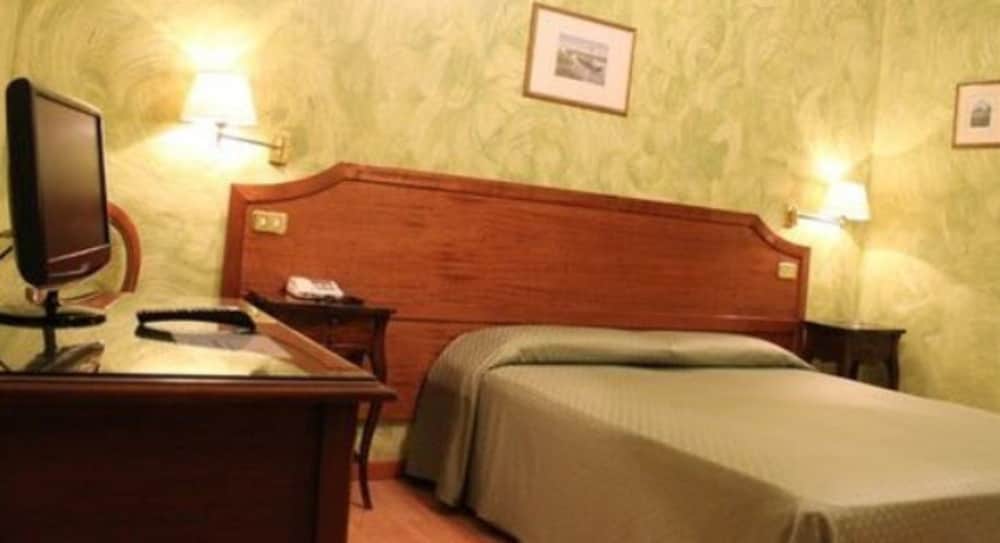 Economy Room