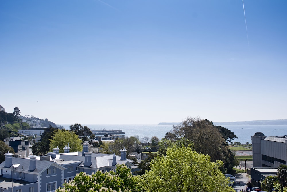 Superior Double or Twin Room, Partial Sea View