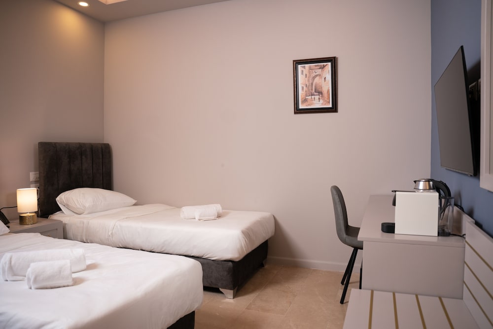 Standard Room, 2 Twin Beds - Photo 2