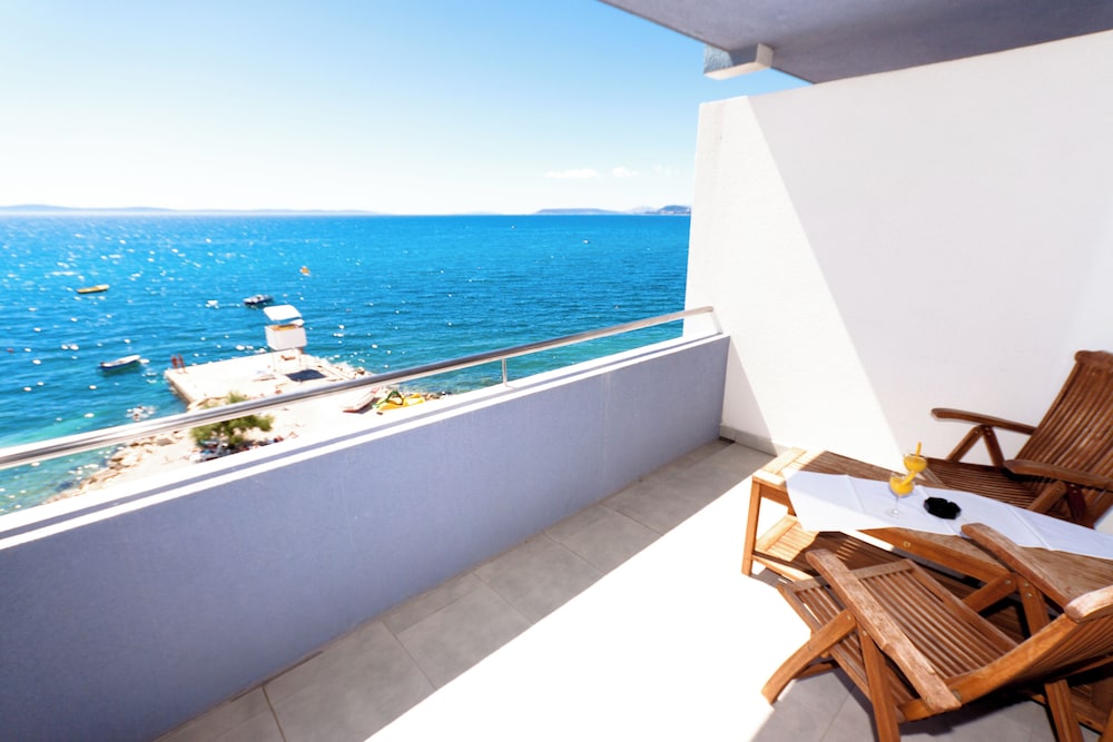Deluxe Triple Room, Balcony, Sea View - Photo 3