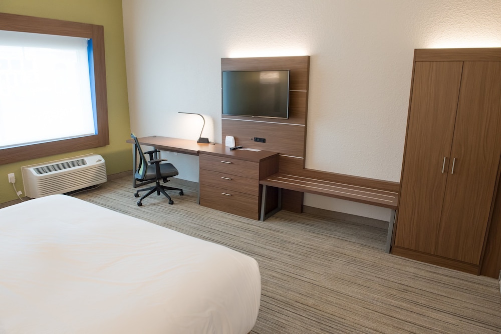 Standard Room, 1 King Bed, Accessible (Communications, Mobility) - Photo 4