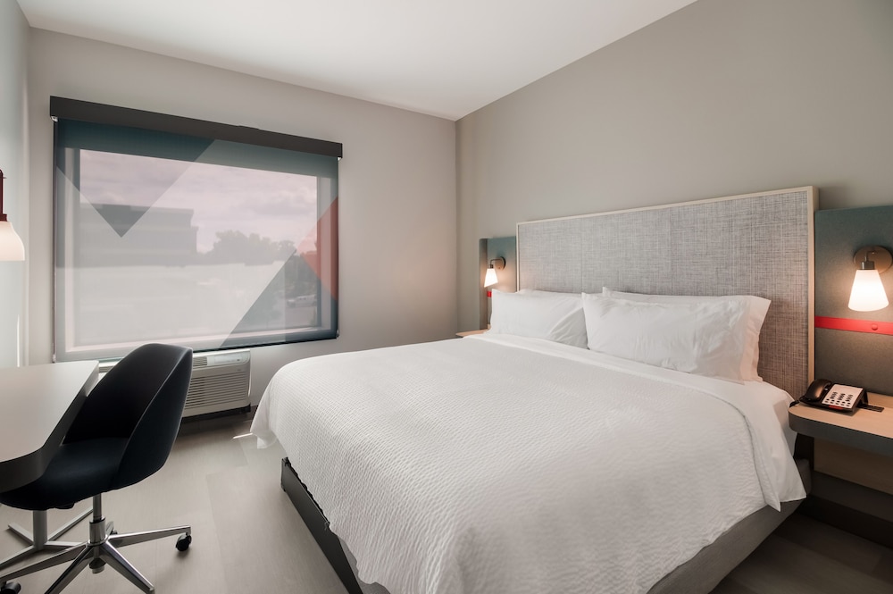 Standard Room, 1 King Bed - Photo 2