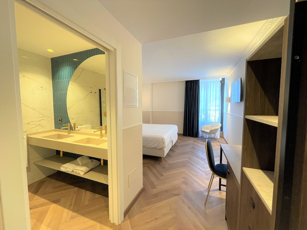 Junior Double Room