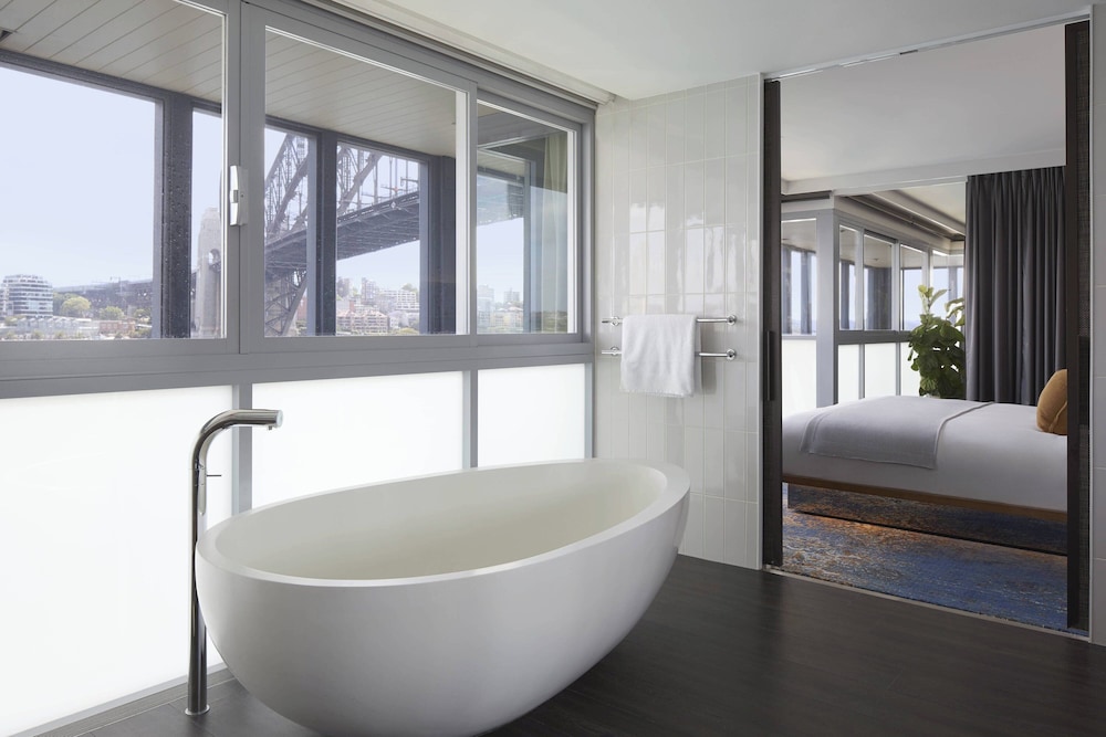 Suite, 1 King Bed - Photo 5