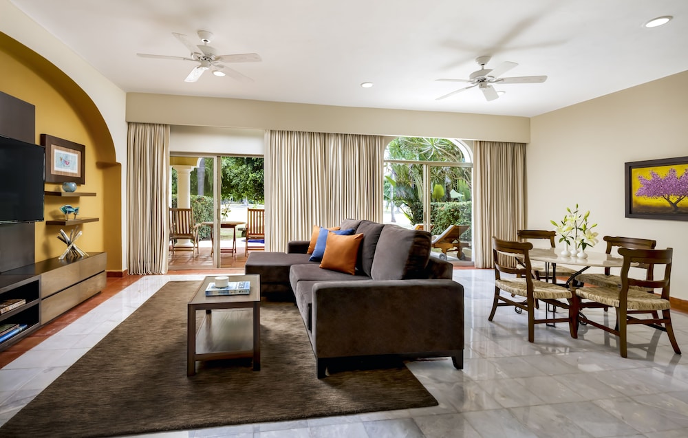 One Bedroom Ambassador Suite