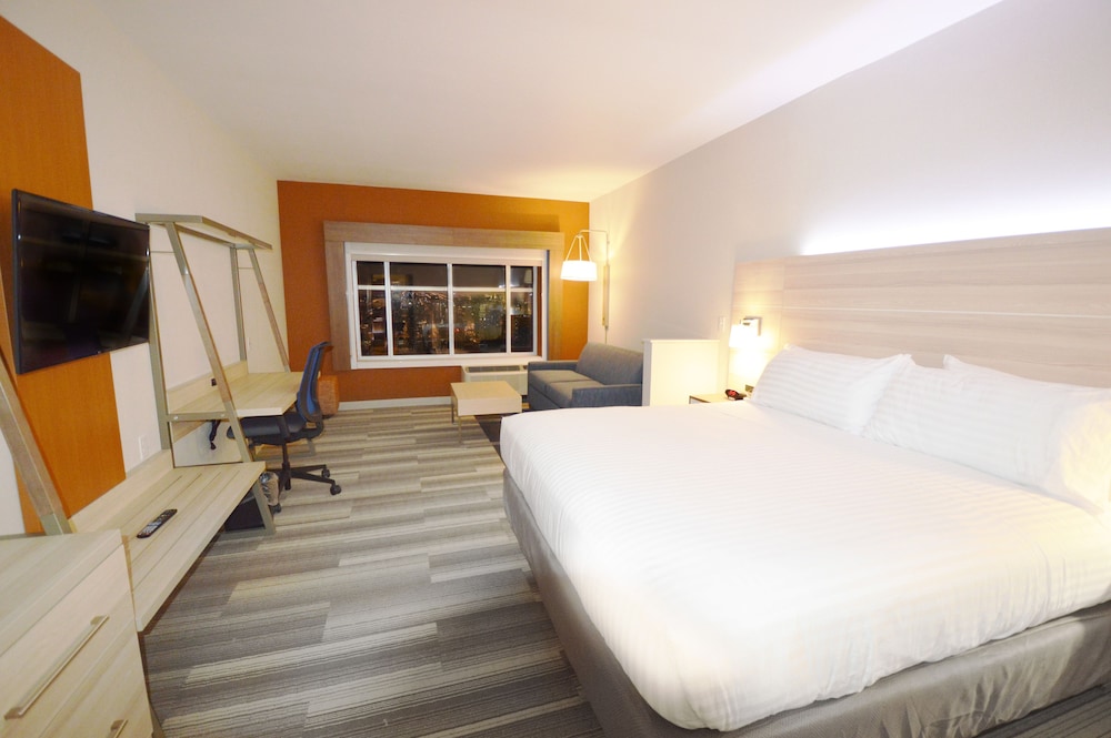 Suite, 1 King Bed, Accessible Bathtub (Mobility) photo 1