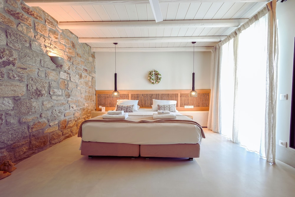 Queen-Size Double Bed Luxury Suite with Private Pool - Photo 1