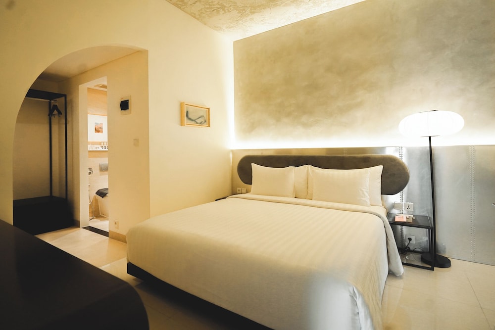 Suite - Photo 9