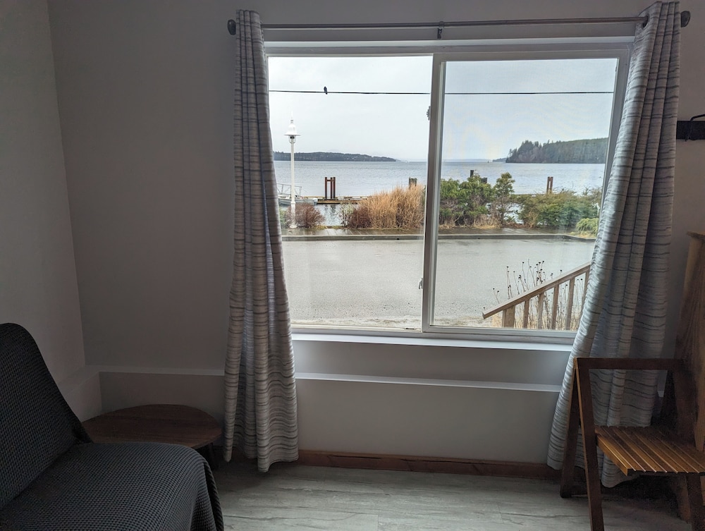 Comfort Apartment, 1 Queen Bed with Sofa bed, Kitchenette, Bay View photo 2