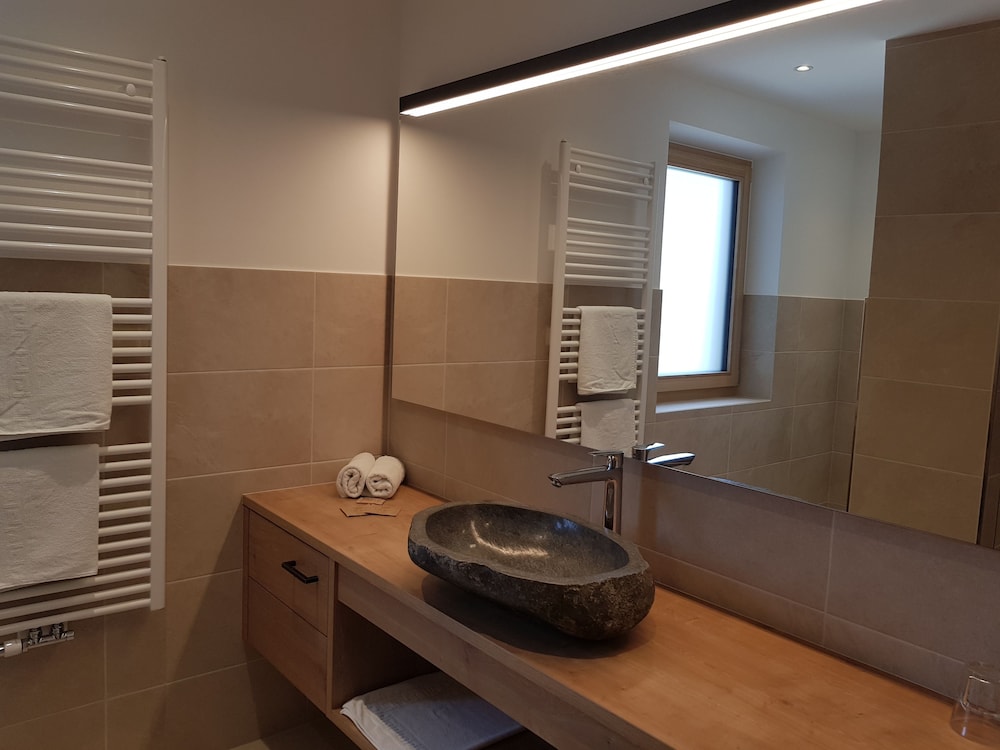 Deluxe Studio, 1 Bedroom, Sauna, Poolside (Zirbenholzsuite) photo 2