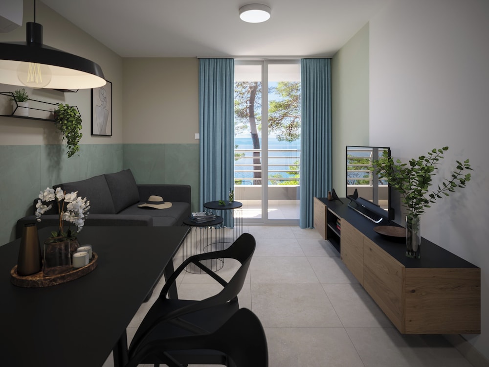 Apartment, Balcony, Sea Facing - Photo 5