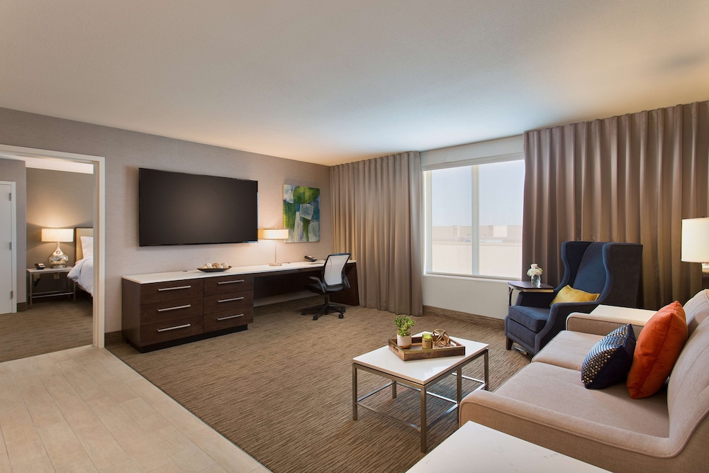 Junior Suite, 1 King Bed, Non Smoking photo 3