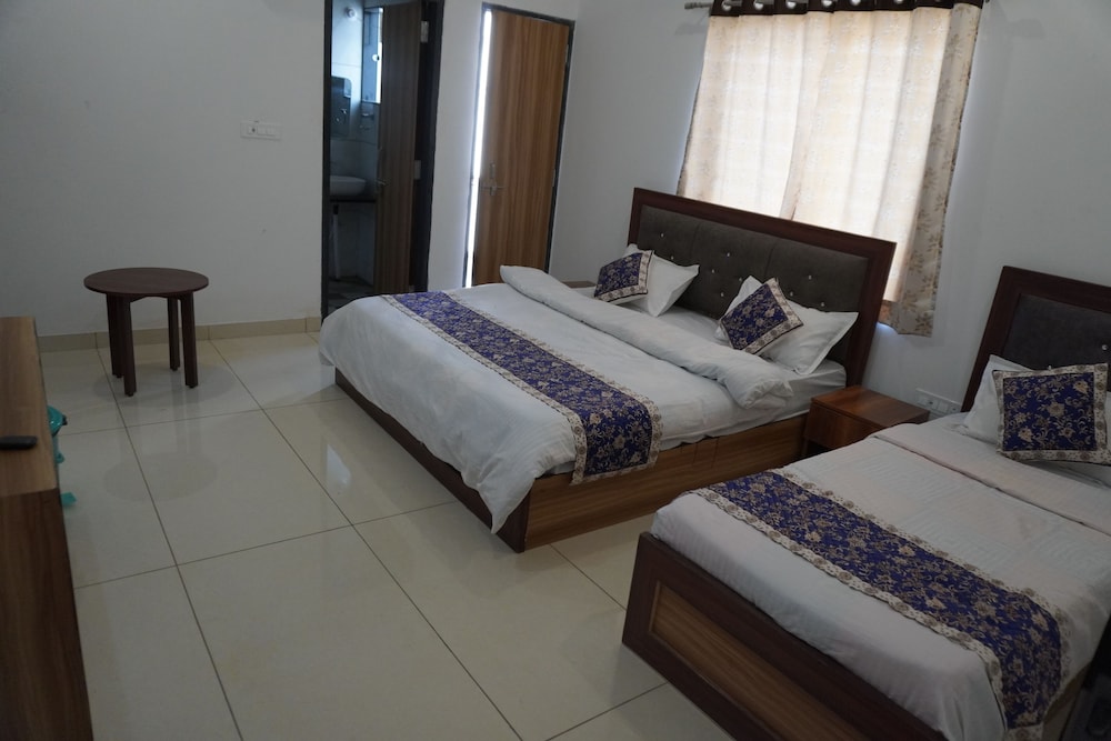 Deluxe Triple Room, City View