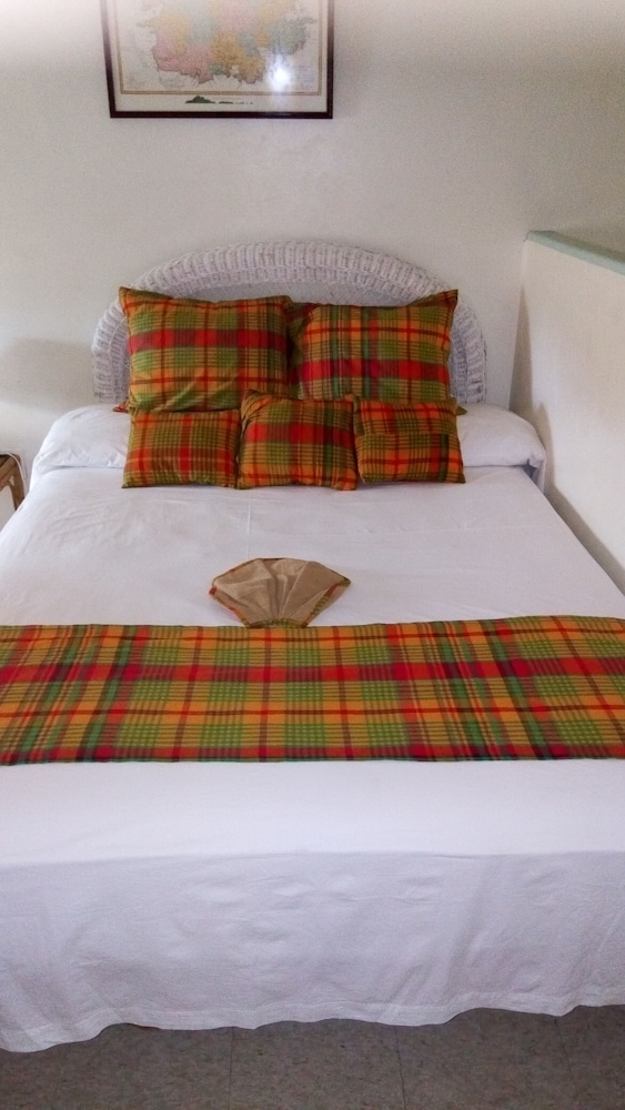 Bed & Sleeping Area