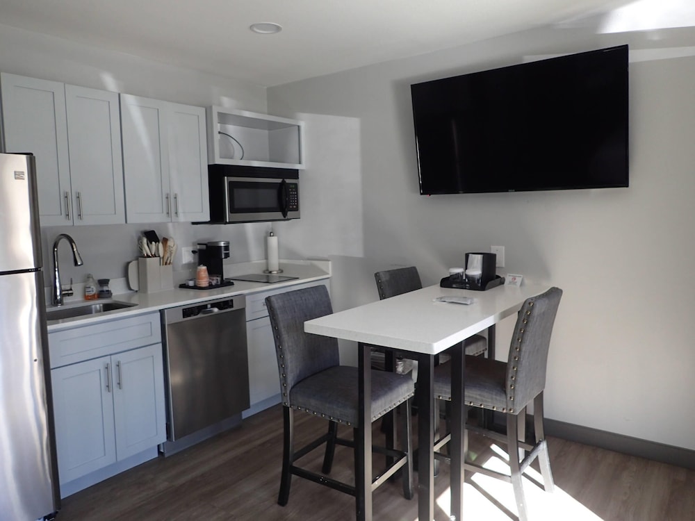 Suite, Multiple Beds, Non Smoking (Efficiency) - Photo 3