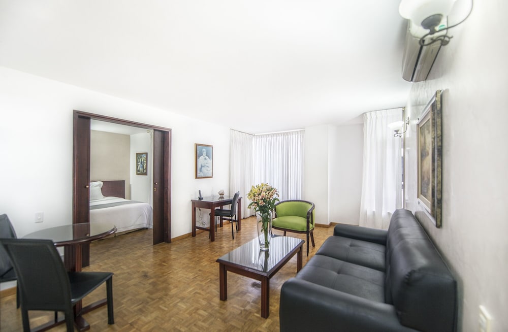 Standard Suite - Photo 1
