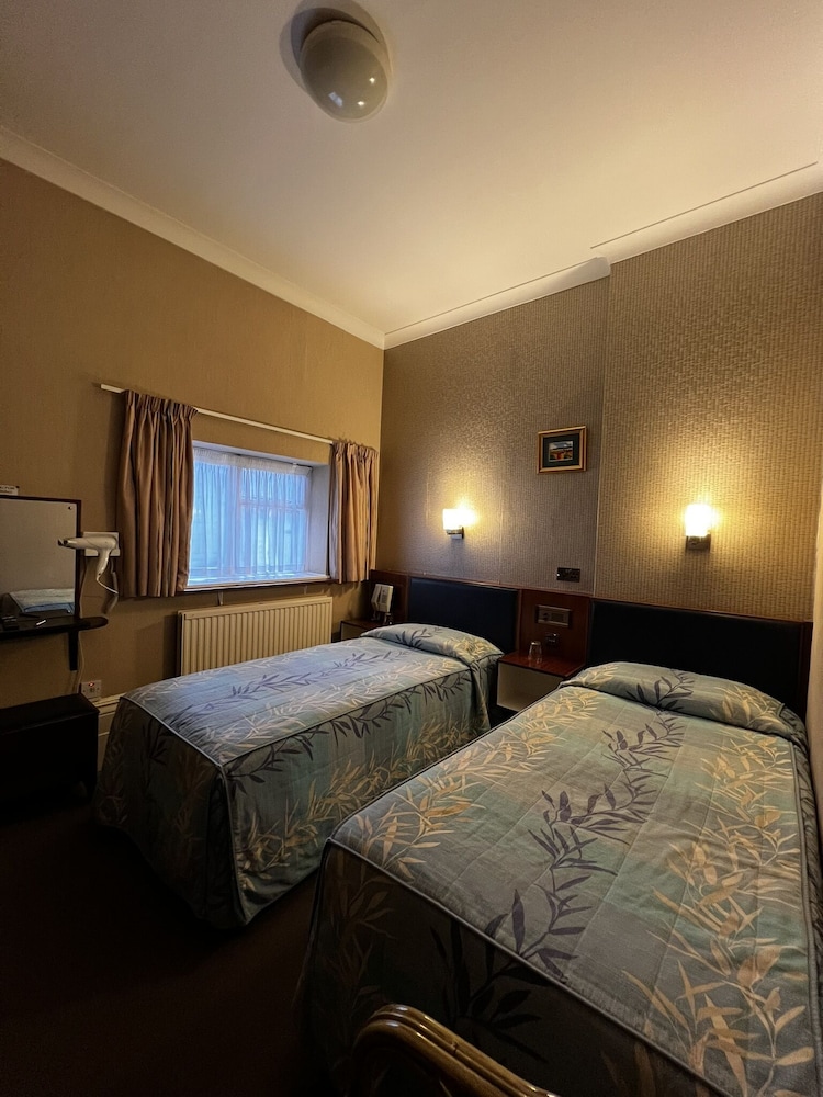 Family Suite 4 (Two adjoining rooms with a shared bathroom) photo 3