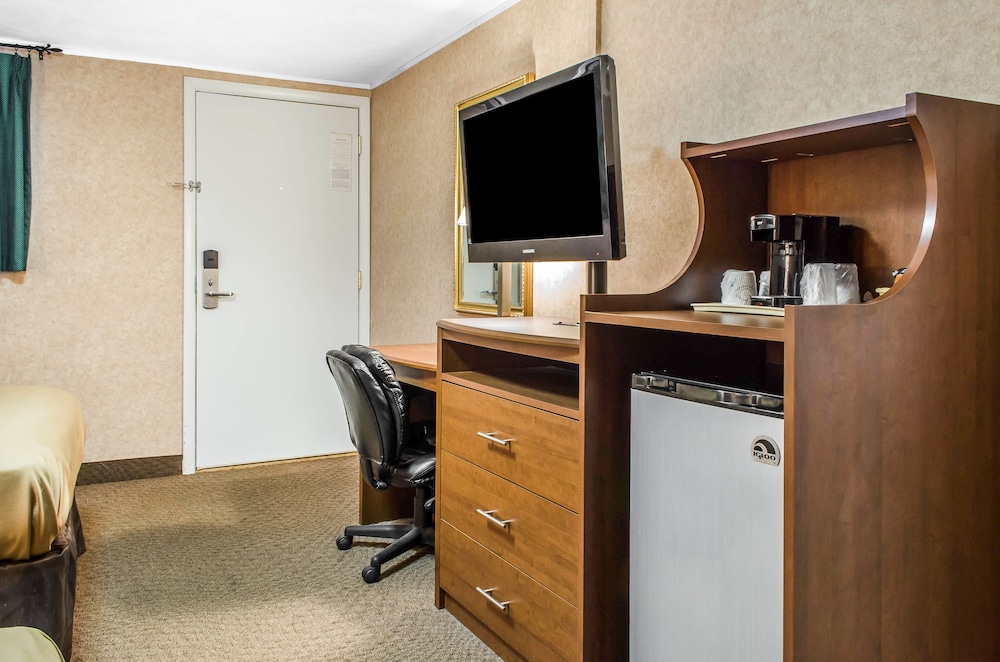 Standard Double Room, 2 Double Beds, Non Smoking - Photo 4