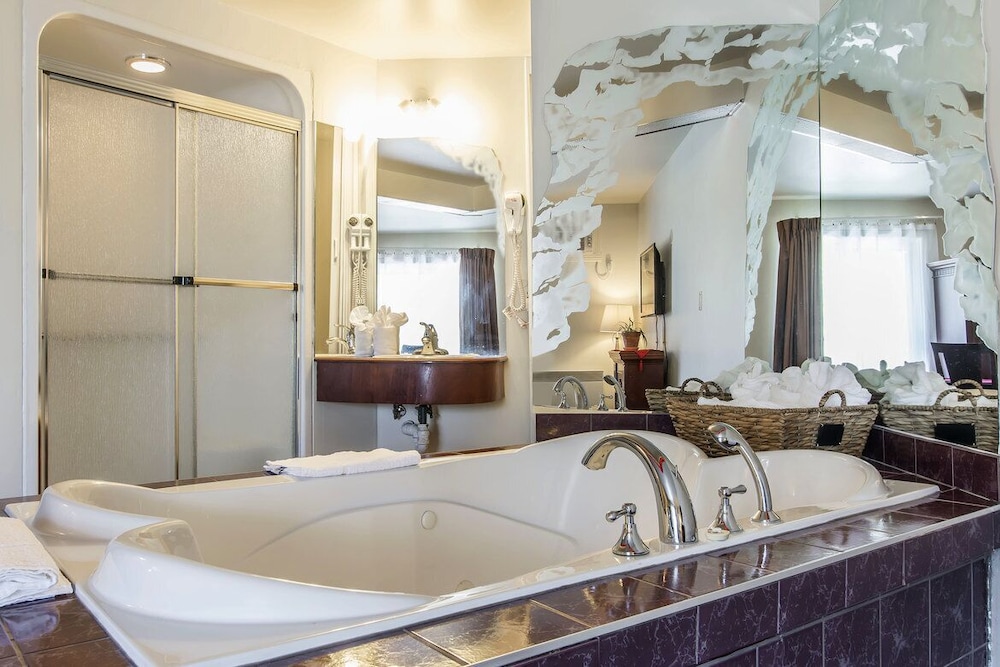 Premium Suite, 1 Queen Bed photo 2