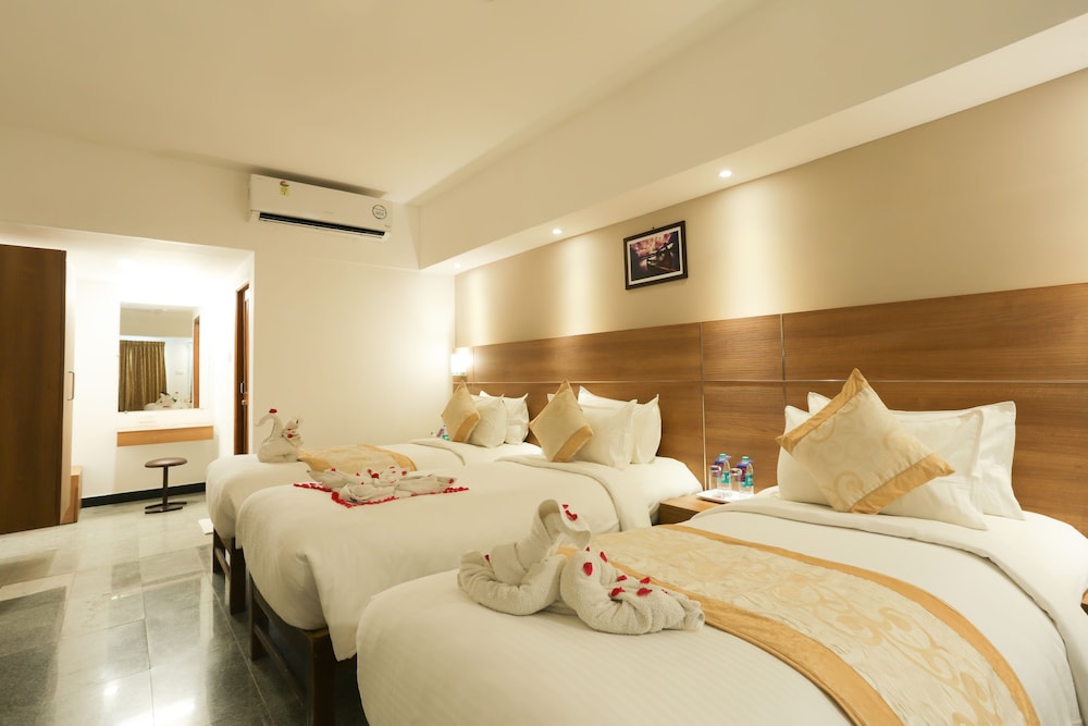 Deluxe Triple Room, 3 Twin Beds - Photo 6