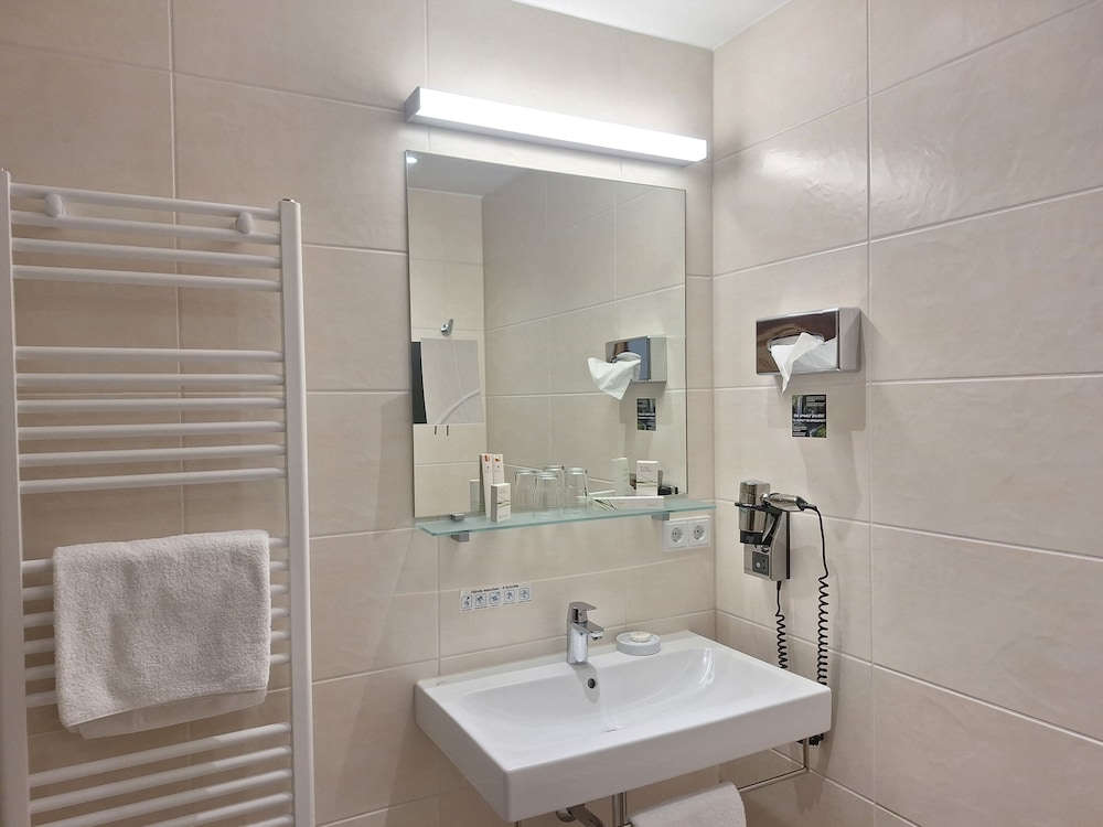 Superior Double Room, 1 King Bed with Sofa bed photo 3