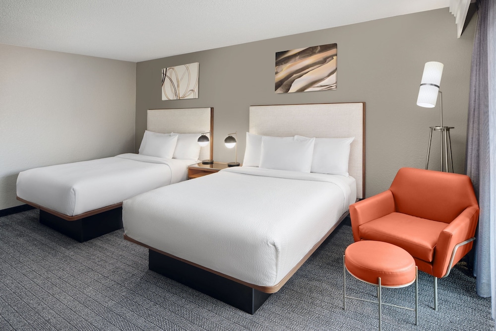 Room, 2 Queen Beds (Mobility/Hearing Accessible, Tub) photo 1