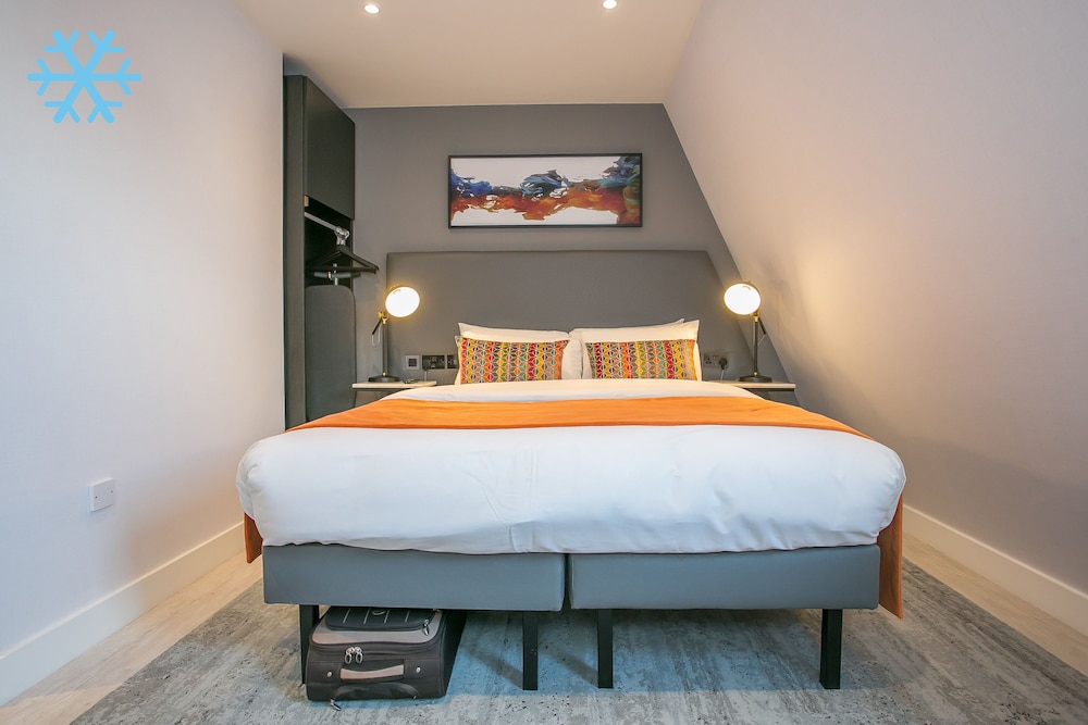 Comfort Studio, 1 King Bed, Kitchenette, City View photo 1
