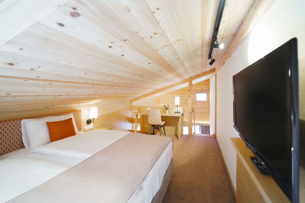 Duplex Family Room Panorama - Photo 3